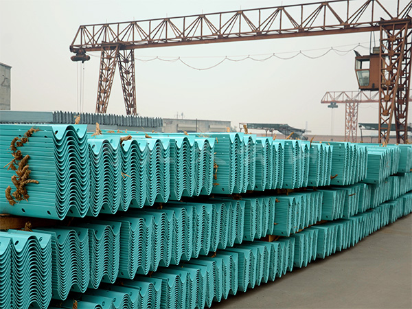 噴塑兩波護欄闆